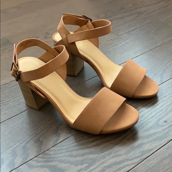 New | Stacked Block Heel Sandals - Picture 3 of 6